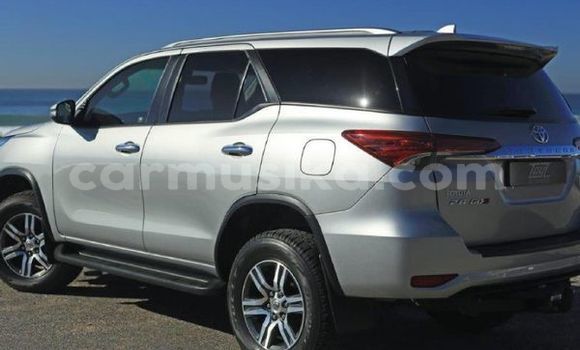 Acheter Occasion Voiture Toyota Fortuner Gris à Beitbridge, Matabeleland South Acheter Occasion Voiture Toyota Fortuner Gris à Beitbridge, Matabeleland South