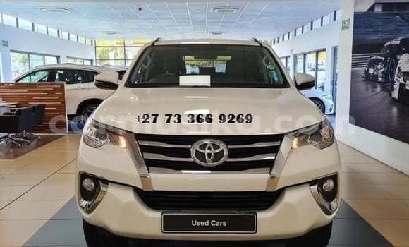 Acheter Occasion Voiture Toyota Fortuner Blanc à Beitbridge, Matabeleland South Acheter Occasion Voiture Toyota Fortuner Blanc à Beitbridge, Matabeleland South