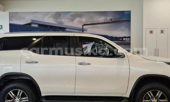 Acheter Occasion Voiture Toyota Fortuner Blanc à Beitbridge, Matabeleland South Acheter Occasion Voiture Toyota Fortuner Blanc à Beitbridge, Matabeleland South