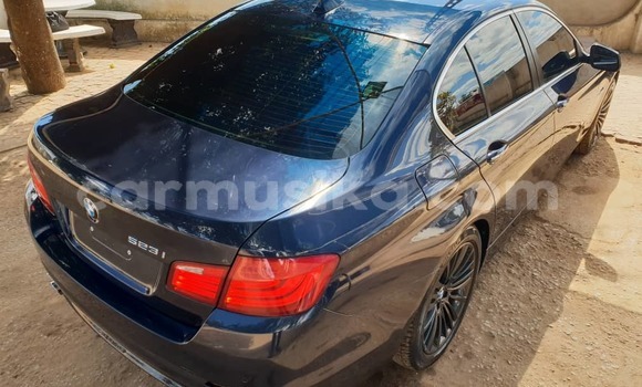 Nunua Ilio tumika BMW 5–Series Bluu Gari ndani ya Harare nchini Harare Nunua Ilio tumika BMW 5–Series Bluu Gari ndani ya Harare nchini Harare