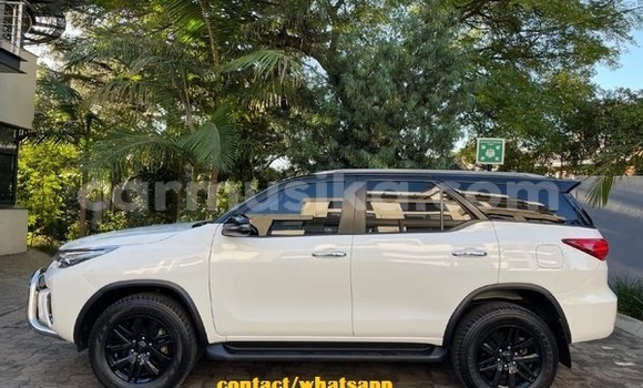 Acheter Occasion Voiture Toyota Fortuner Blanc à Beitbridge, Matabeleland South