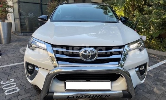 Acheter Occasion Voiture Toyota Fortuner Blanc à Beitbridge, Matabeleland South Acheter Occasion Voiture Toyota Fortuner Blanc à Beitbridge, Matabeleland South