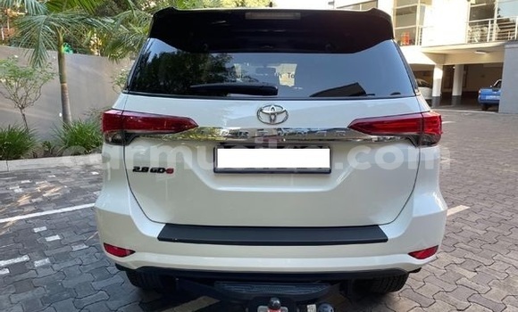 Acheter Occasion Voiture Toyota Fortuner Blanc à Beitbridge, Matabeleland South Acheter Occasion Voiture Toyota Fortuner Blanc à Beitbridge, Matabeleland South