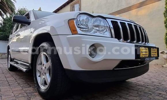 Buy Used Jeep Grand Cherokee White Car in Beitbridge in Matabeleland South
