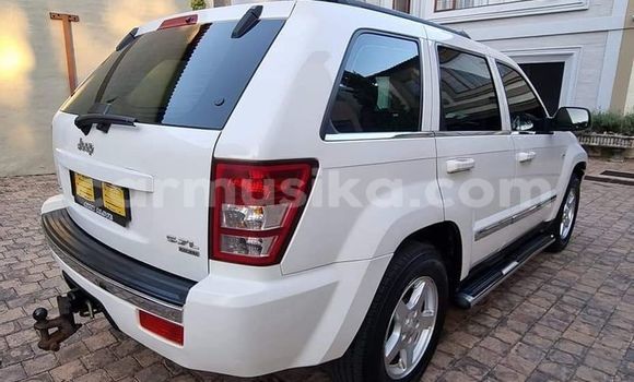 Acheter Occasion Voiture Jeep Grand Cherokee Blanc à Beitbridge, Matabeleland South Acheter Occasion Voiture Jeep Grand Cherokee Blanc à Beitbridge, Matabeleland South