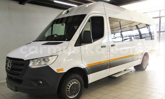 Tenga Tsaru Mercedes‒Benz 190 Chena Mota in Beitbridge in Matabeleland South Tenga Tsaru Mercedes‒Benz 190 Chena Mota in Beitbridge in Matabeleland South