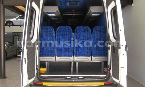 Tenga Tsaru Mercedes‒Benz 190 Chena Mota in Beitbridge in Matabeleland South Tenga Tsaru Mercedes‒Benz 190 Chena Mota in Beitbridge in Matabeleland South