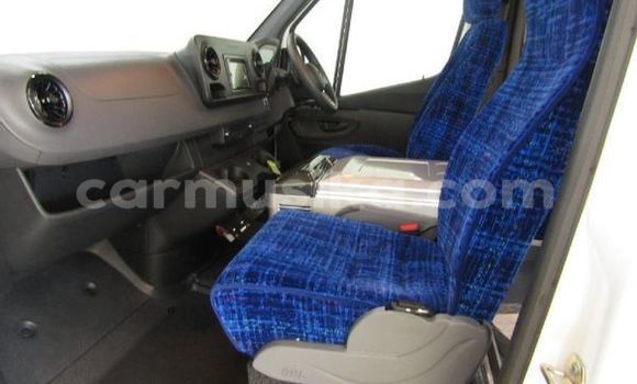 Tenga Tsaru Mercedes‒Benz 190 Chena Mota in Beitbridge in Matabeleland South Tenga Tsaru Mercedes‒Benz 190 Chena Mota in Beitbridge in Matabeleland South