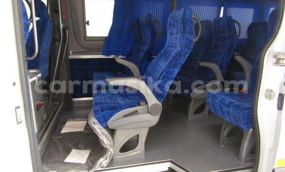 Tenga Tsaru Mercedes‒Benz 190 Chena Mota in Beitbridge in Matabeleland South Tenga Tsaru Mercedes‒Benz 190 Chena Mota in Beitbridge in Matabeleland South