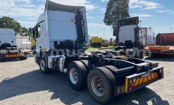 Acheter Occasion Utilitaire Mercedes‒Benz 2628 Blanc à Harare, Harare Acheter Occasion Utilitaire Mercedes‒Benz 2628 Blanc à Harare, Harare