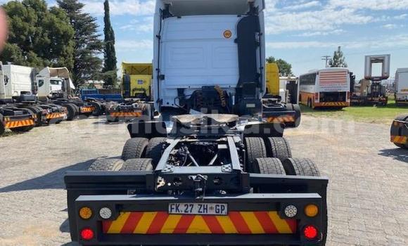 Acheter Occasion Utilitaire Mercedes‒Benz 2628 Blanc à Harare, Harare Acheter Occasion Utilitaire Mercedes‒Benz 2628 Blanc à Harare, Harare