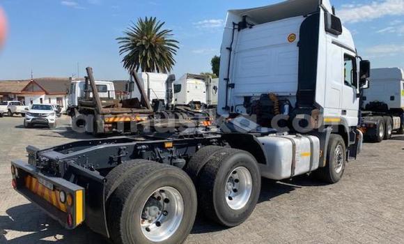 Acheter Occasion Utilitaire Mercedes‒Benz 2628 Blanc à Harare, Harare Acheter Occasion Utilitaire Mercedes‒Benz 2628 Blanc à Harare, Harare