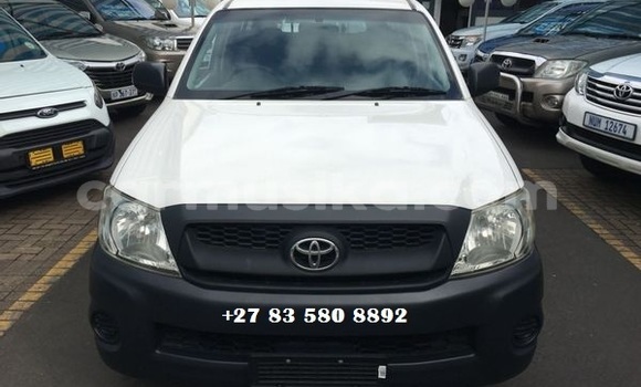 Buy Used Toyota Hilux White Car in Beitbridge in Matabeleland South