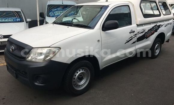Tenga Tsaru Toyota Hilux Chena Mota in Beitbridge in Matabeleland South Tenga Tsaru Toyota Hilux Chena Mota in Beitbridge in Matabeleland South