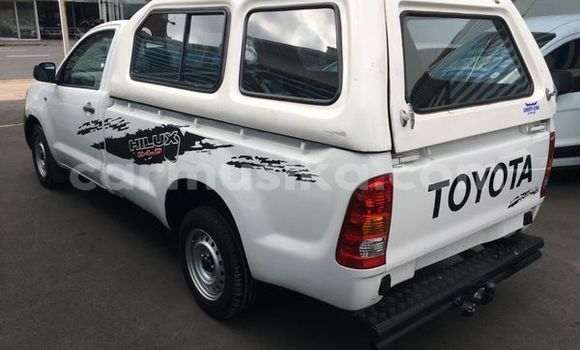 Tenga Tsaru Toyota Hilux Chena Mota in Beitbridge in Matabeleland South Tenga Tsaru Toyota Hilux Chena Mota in Beitbridge in Matabeleland South
