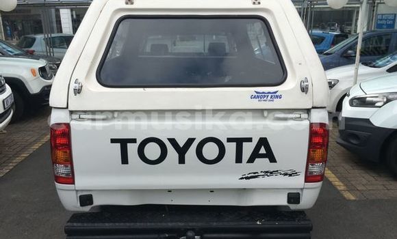 Tenga Tsaru Toyota Hilux Chena Mota in Beitbridge in Matabeleland South Tenga Tsaru Toyota Hilux Chena Mota in Beitbridge in Matabeleland South