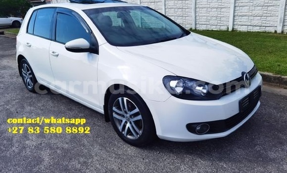 Buy Used Volkswagen Golf White Car in Beitbridge in Matabeleland South