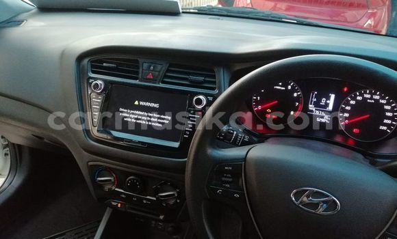 Acheter Occasion Voiture Hyundai i20 Blanc à Beitbridge, Matabeleland South Acheter Occasion Voiture Hyundai i20 Blanc à Beitbridge, Matabeleland South