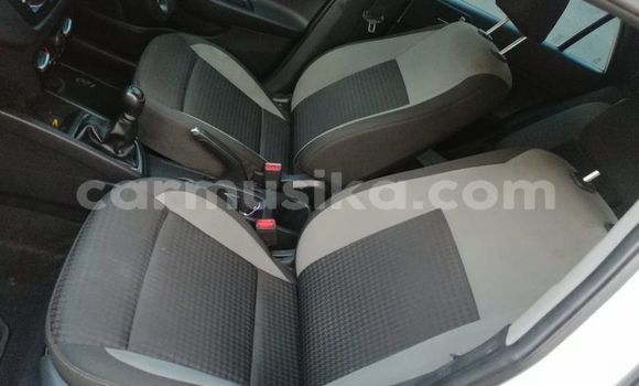 Acheter Occasion Voiture Hyundai i20 Blanc à Beitbridge, Matabeleland South Acheter Occasion Voiture Hyundai i20 Blanc à Beitbridge, Matabeleland South