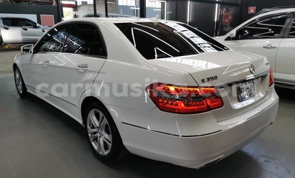 Nunua Ilio tumika Mercedes-Benz E200 Nyeupe Gari ndani ya Borrowdale nchini Harare Nunua Ilio tumika Mercedes-Benz E200 Nyeupe Gari ndani ya Borrowdale nchini Harare