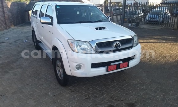 Tenga Tsaru Toyota Hilux Chena Mota in Gomo Rinonakidza in Harare Tenga Tsaru Toyota Hilux Chena Mota in Gomo Rinonakidza in Harare
