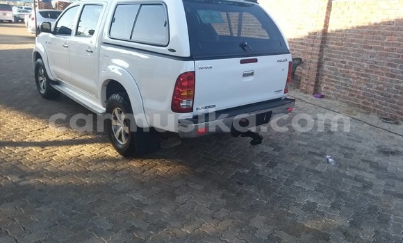 Tenga Tsaru Toyota Hilux Chena Mota in Gomo Rinonakidza in Harare Tenga Tsaru Toyota Hilux Chena Mota in Gomo Rinonakidza in Harare