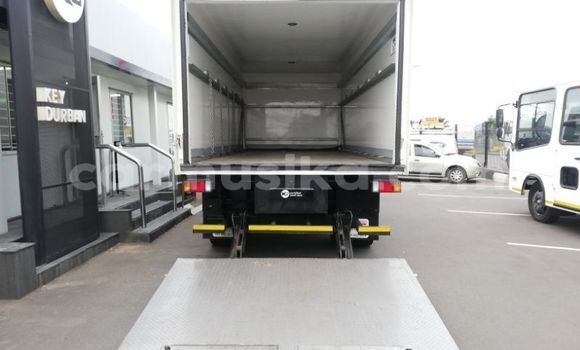 Acheter Occasion Utilitaire Isuzu FTR 850 Blanc à Beitbridge, Matabeleland South Acheter Occasion Utilitaire Isuzu FTR 850 Blanc à Beitbridge, Matabeleland South
