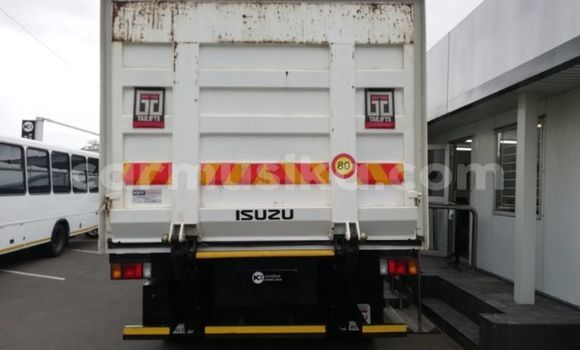Acheter Occasion Utilitaire Isuzu FTR 850 Blanc à Beitbridge, Matabeleland South Acheter Occasion Utilitaire Isuzu FTR 850 Blanc à Beitbridge, Matabeleland South