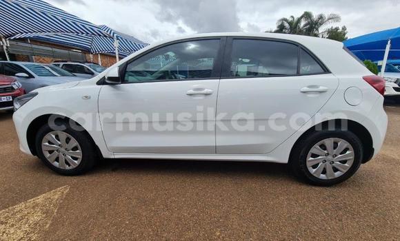 Acheter Occasion Voiture Kia Rio Blanc à Beitbridge, Matabeleland South Acheter Occasion Voiture Kia Rio Blanc à Beitbridge, Matabeleland South