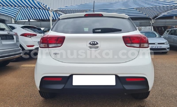 Acheter Occasion Voiture Kia Rio Blanc à Beitbridge, Matabeleland South Acheter Occasion Voiture Kia Rio Blanc à Beitbridge, Matabeleland South