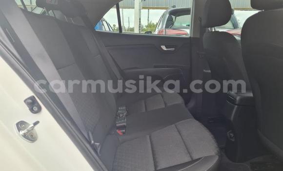 Acheter Occasion Voiture Kia Rio Blanc à Beitbridge, Matabeleland South Acheter Occasion Voiture Kia Rio Blanc à Beitbridge, Matabeleland South