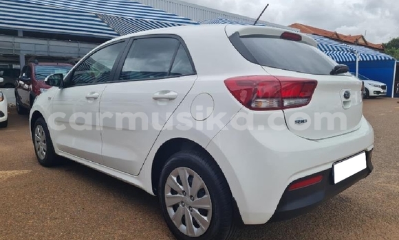 Acheter Occasion Voiture Kia Rio Blanc à Beitbridge, Matabeleland South Acheter Occasion Voiture Kia Rio Blanc à Beitbridge, Matabeleland South