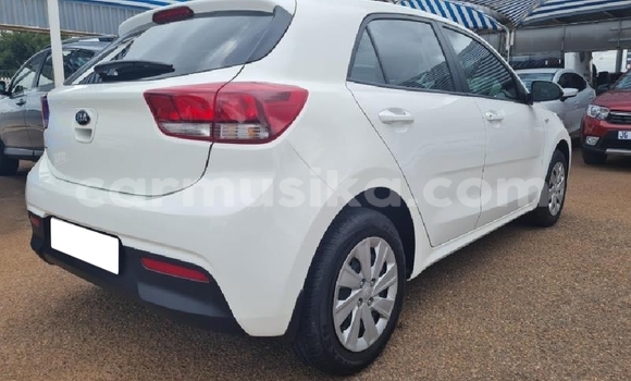Acheter Occasion Voiture Kia Rio Blanc à Beitbridge, Matabeleland South Acheter Occasion Voiture Kia Rio Blanc à Beitbridge, Matabeleland South