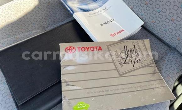 Buy Used Toyota Hiace White Car in Beitbridge in Matabeleland South Buy Used Toyota Hiace White Car in Beitbridge in Matabeleland South