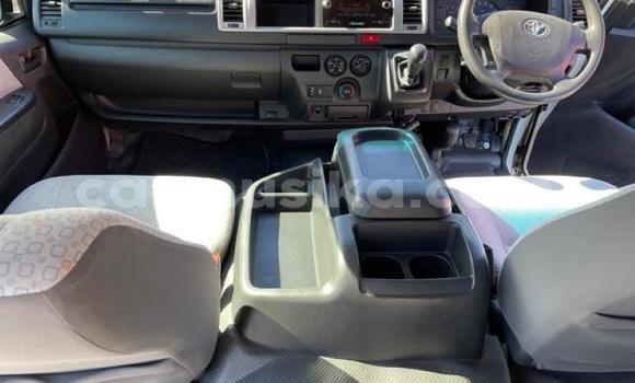 Buy Used Toyota Hiace White Car in Beitbridge in Matabeleland South Buy Used Toyota Hiace White Car in Beitbridge in Matabeleland South