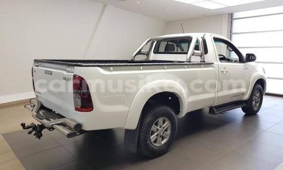 Nunua Ilio tumika Toyota Hilux Nyeupe Gari ndani ya Beitbridge nchini Matabeleland Kusini Nunua Ilio tumika Toyota Hilux Nyeupe Gari ndani ya Beitbridge nchini Matabeleland Kusini