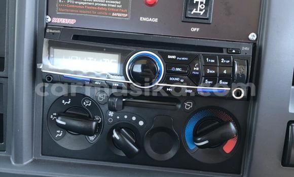 Acheter Occasion Utilitaire Isuzu Elf Blanc à Beitbridge, Matabeleland South Acheter Occasion Utilitaire Isuzu Elf Blanc à Beitbridge, Matabeleland South