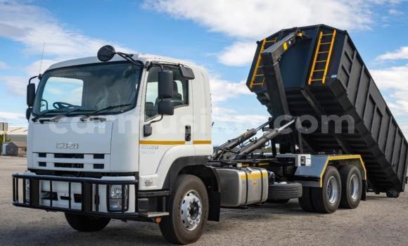 Nunua Ilio tumika Isuzu FTR 850 Nyeupe Lori ndani ya Beitbridge nchini Matabeleland Kusini