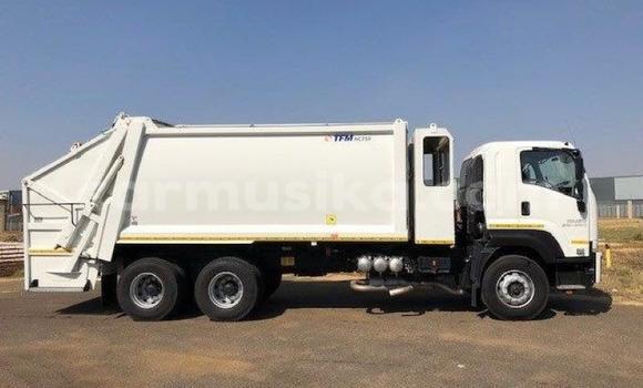 Nunua Ilio tumika Isuzu FTR 850 Nyeupe Lori ndani ya Beitbridge nchini Matabeleland Kusini Nunua Ilio tumika Isuzu FTR 850 Nyeupe Lori ndani ya Beitbridge nchini Matabeleland Kusini