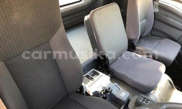 Nunua Ilio tumika Isuzu FTR 850 Nyeupe Lori ndani ya Beitbridge nchini Matabeleland Kusini Nunua Ilio tumika Isuzu FTR 850 Nyeupe Lori ndani ya Beitbridge nchini Matabeleland Kusini