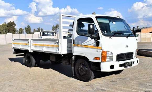 Nunua Ilio tumika Hyundai H200 Nyeupe Lori ndani ya Beitbridge nchini Matabeleland Kusini