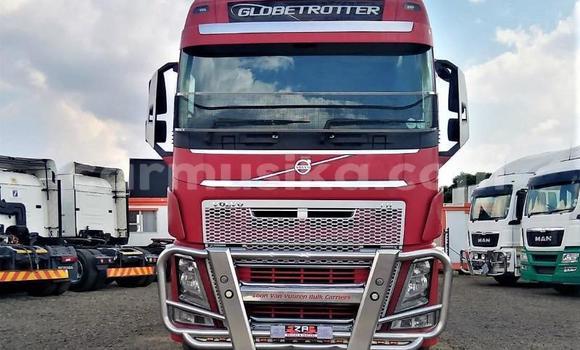 Nunua Ilio tumika Volvo F4 Nyekundu Lori ndani ya Beitbridge nchini Matabeleland Kusini Nunua Ilio tumika Volvo F4 Nyekundu Lori ndani ya Beitbridge nchini Matabeleland Kusini