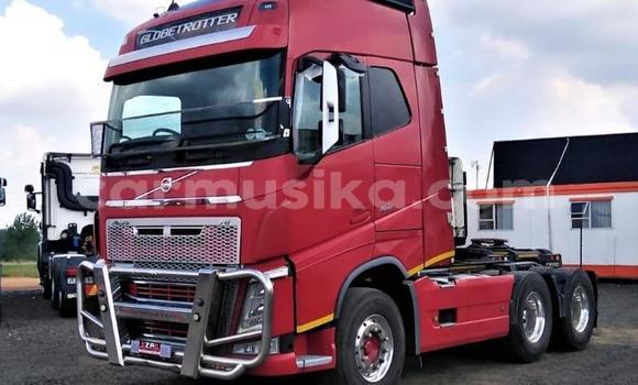 Nunua Ilio tumika Volvo F4 Nyekundu Lori ndani ya Beitbridge nchini Matabeleland Kusini Nunua Ilio tumika Volvo F4 Nyekundu Lori ndani ya Beitbridge nchini Matabeleland Kusini
