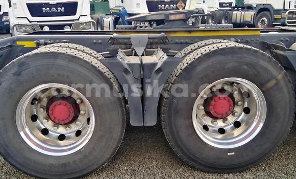 Nunua Ilio tumika Volvo F4 Nyekundu Lori ndani ya Beitbridge nchini Matabeleland Kusini Nunua Ilio tumika Volvo F4 Nyekundu Lori ndani ya Beitbridge nchini Matabeleland Kusini