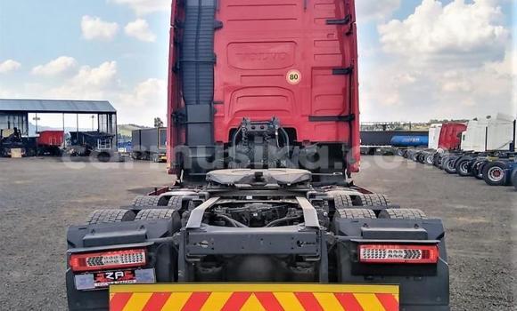 Nunua Ilio tumika Volvo F4 Nyekundu Lori ndani ya Beitbridge nchini Matabeleland Kusini Nunua Ilio tumika Volvo F4 Nyekundu Lori ndani ya Beitbridge nchini Matabeleland Kusini