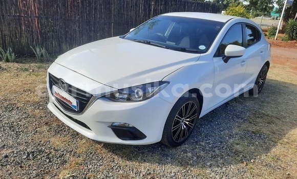 Acheter Occasion Voiture Mazda 3 Blanc à Beitbridge, Matabeleland South