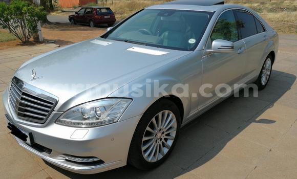 Acheter Occasion Voiture Mercedes‒Benz 300–Series Gris à Beitbridge, Matabeleland South
