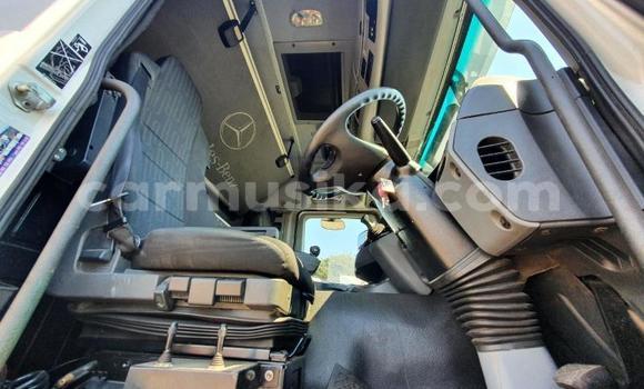 Tenga Tsaru Mercedes‒Benz Truck Chena Rori in Beitbridge in Matabeleland South Tenga Tsaru Mercedes‒Benz Truck Chena Rori in Beitbridge in Matabeleland South