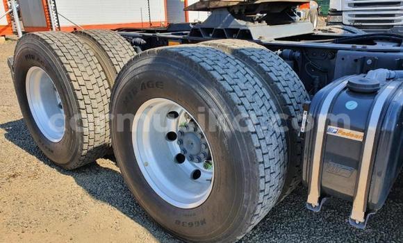 Tenga Tsaru Mercedes‒Benz Truck Chena Rori in Beitbridge in Matabeleland South Tenga Tsaru Mercedes‒Benz Truck Chena Rori in Beitbridge in Matabeleland South