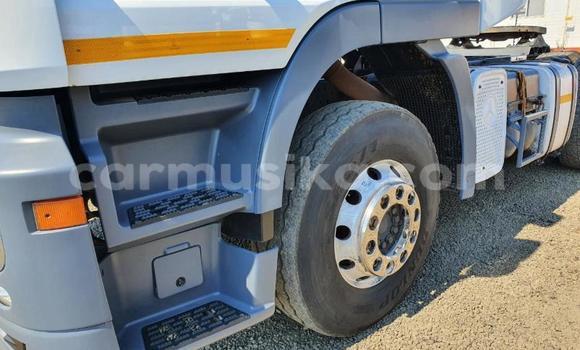 Tenga Tsaru Mercedes‒Benz Truck Chena Rori in Beitbridge in Matabeleland South Tenga Tsaru Mercedes‒Benz Truck Chena Rori in Beitbridge in Matabeleland South